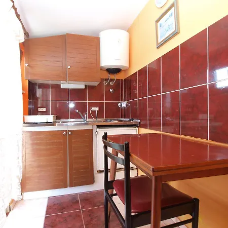 Slavica 382 *