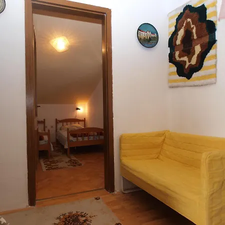 Slavica 382