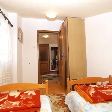 Slavica 382 *