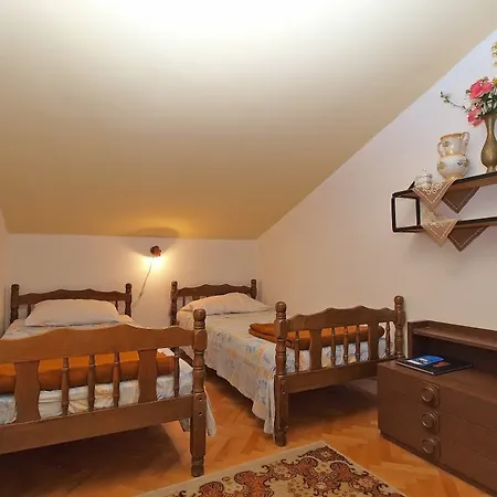 Slavica 382